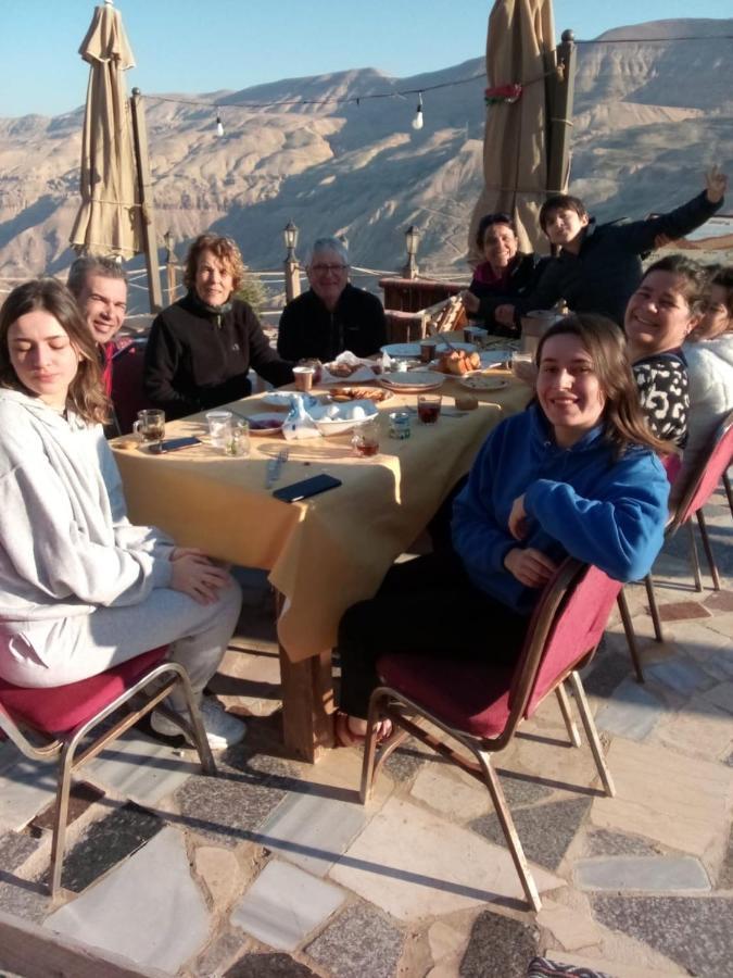 Гостевой дом Mumia Restaurant & House Эль-Карак Экстерьер фото